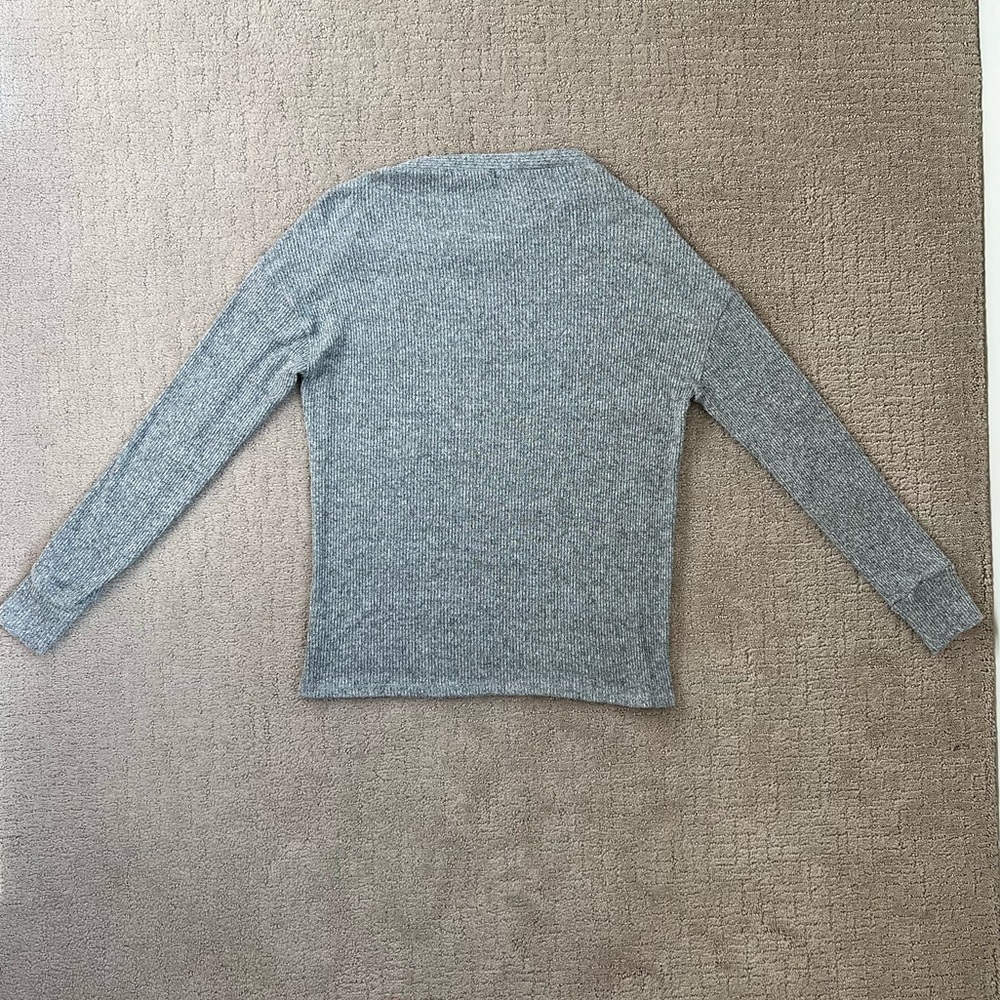 Redhaute Button Asymmetrical Off the Shoulder Lightweight Sweater - Picture 10 of 10